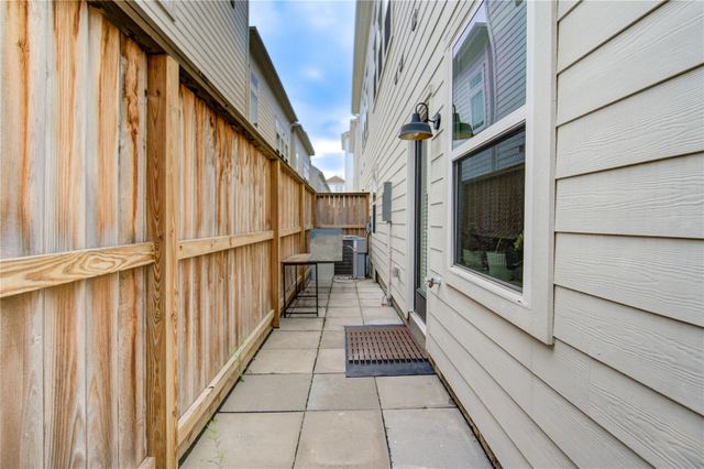 730 Carriage Knolls Drive, Houston, TX 77008