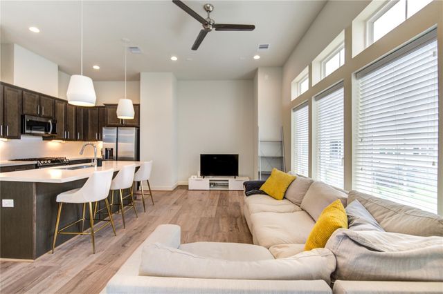 730 Carriage Knolls Drive, Houston, TX 77008