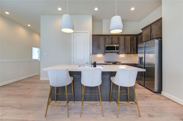730 Carriage Knolls Drive, Houston, TX 77008