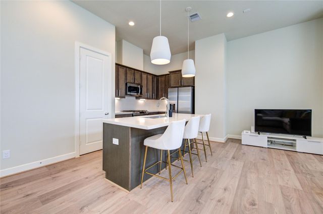 730 Carriage Knolls Drive, Houston, TX 77008