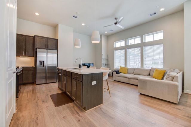 730 Carriage Knolls Drive, Houston, TX 77008
