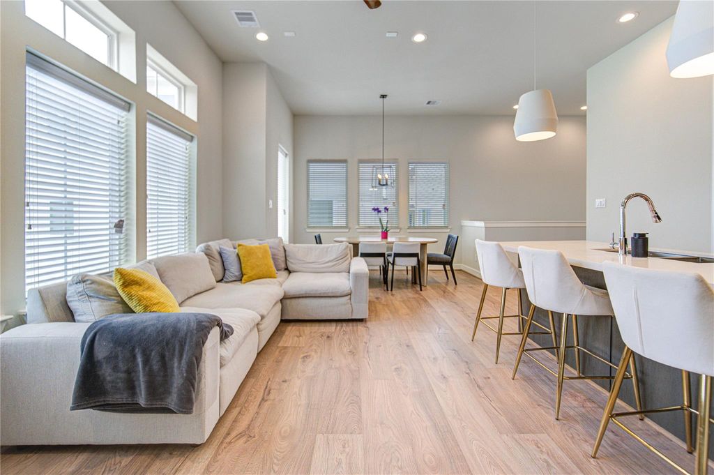 730 Carriage Knolls Drive, Houston, TX 77008