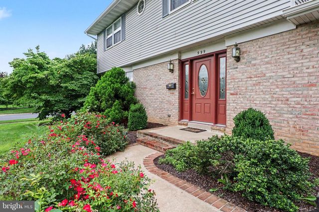 999 BEECH AVE, Hershey, PA 17033
