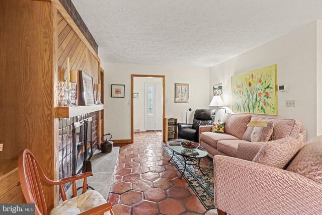 999 BEECH AVE, Hershey, PA 17033