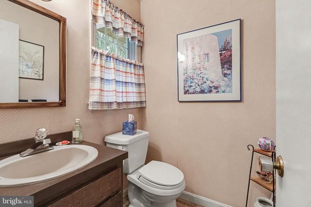 999 BEECH AVE, Hershey, PA 17033