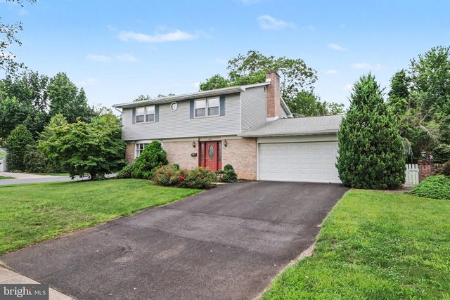 999 BEECH AVE, Hershey, PA 17033