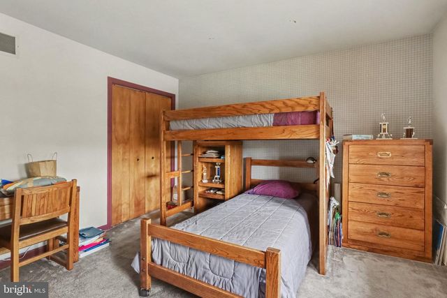 999 BEECH AVE, Hershey, PA 17033