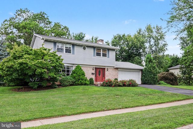 999 BEECH AVE, Hershey, PA 17033