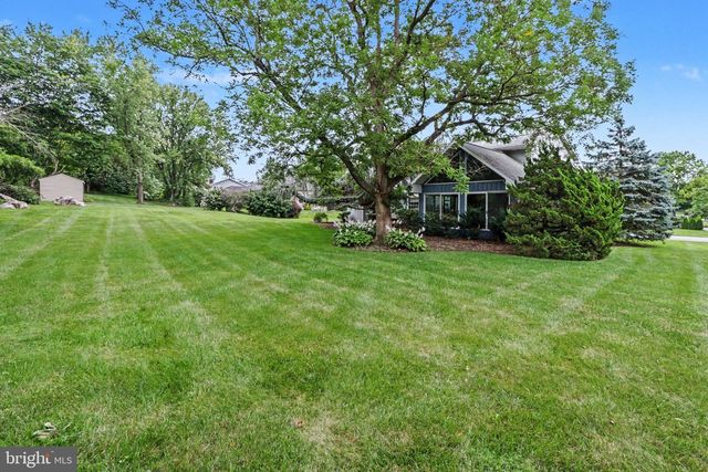 999 BEECH AVE, Hershey, PA 17033