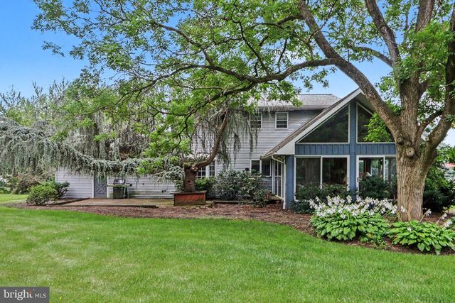 999 BEECH AVE, Hershey, PA 17033