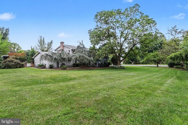 999 BEECH AVE, Hershey, PA 17033