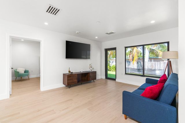 303 De Carie Street, Delray Beach, FL 33444