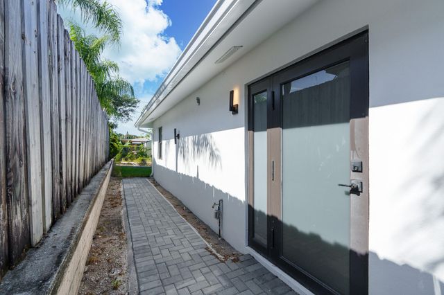 303 De Carie Street, Delray Beach, FL 33444