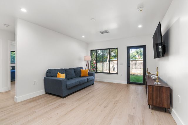 303 De Carie Street, Delray Beach, FL 33444