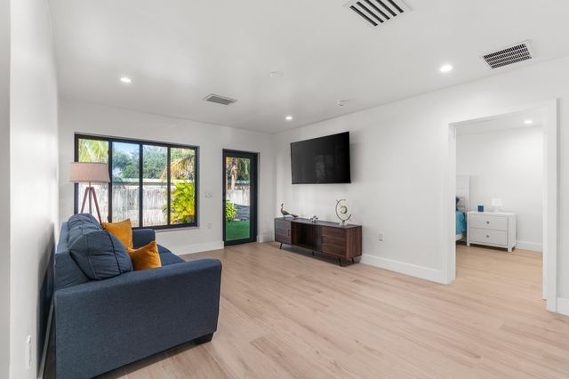 303 De Carie Street, Delray Beach, FL 33444