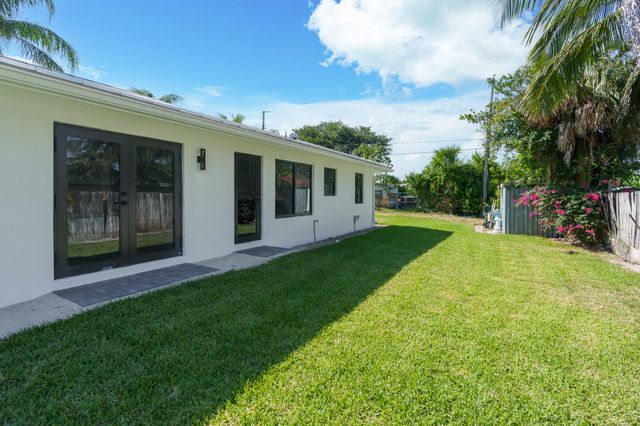 303 De Carie Street, Delray Beach, FL 33444
