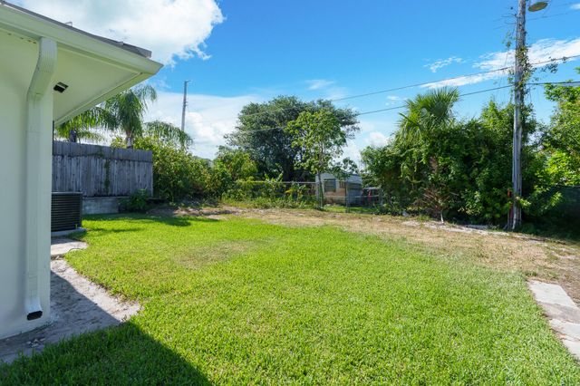303 De Carie Street, Delray Beach, FL 33444