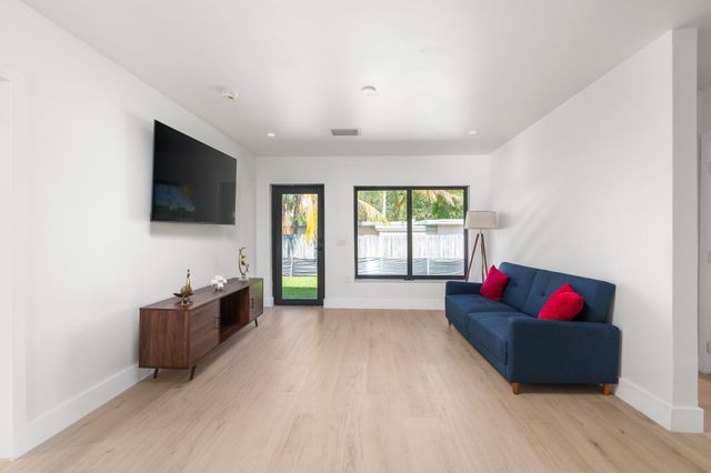 303 De Carie Street, Delray Beach, FL 33444