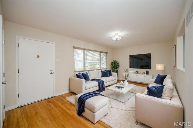 1350 Ensenada Drive, St Louis, MO 63031