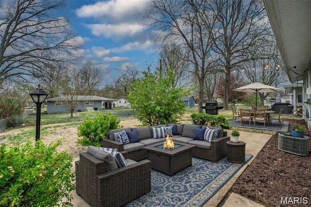 1350 Ensenada Drive, St Louis, MO 63031