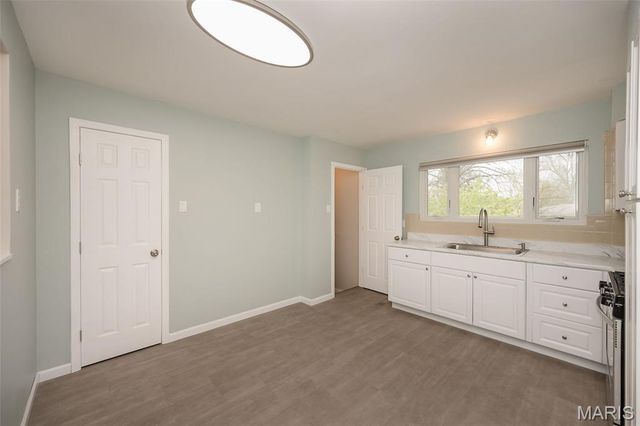 1350 Ensenada Drive, St Louis, MO 63031