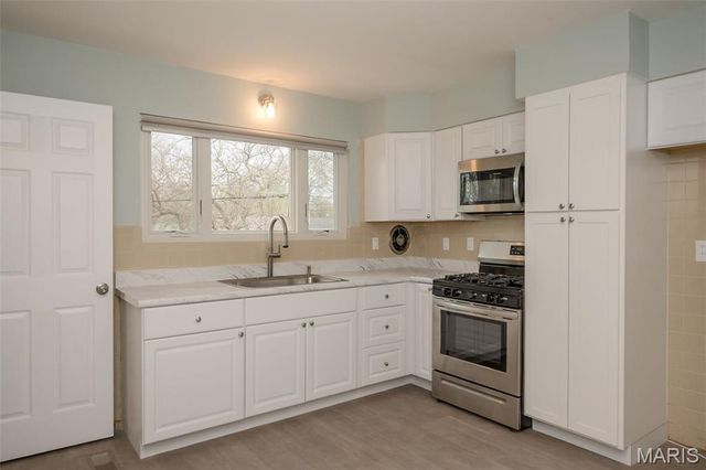 1350 Ensenada Drive, St Louis, MO 63031