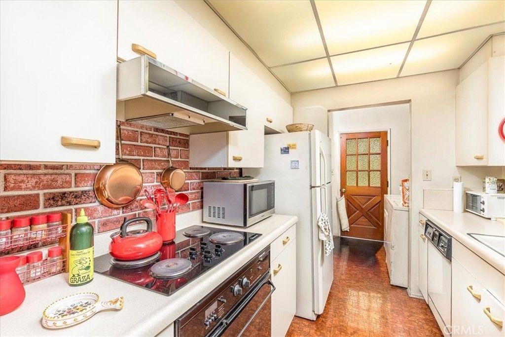 Image 13 of property listing at 949 W Rosewood Court, Ontario, CA 91762