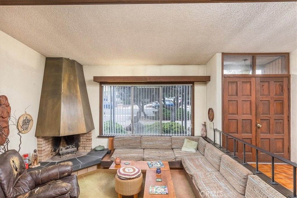 Image 7 of property listing at 949 W Rosewood Court, Ontario, CA 91762