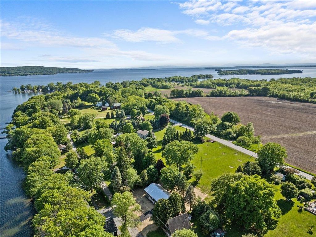 102 East Shore Drive, St. Albans Town, VT 05478