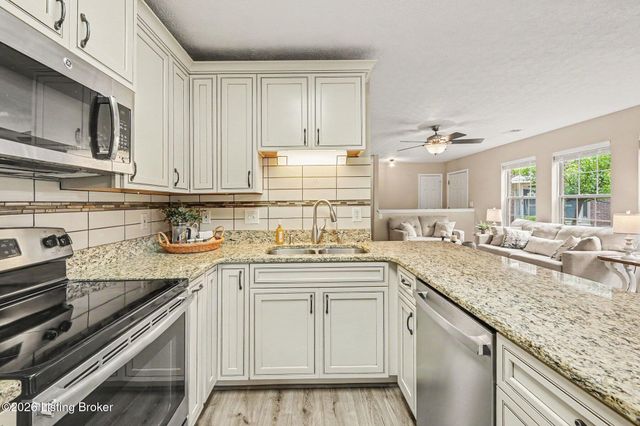 8622 Grand Neptune Dr, Louisville, KY 40228