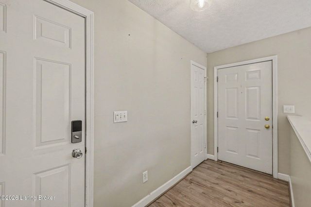 8622 Grand Neptune Dr, Louisville, KY 40228