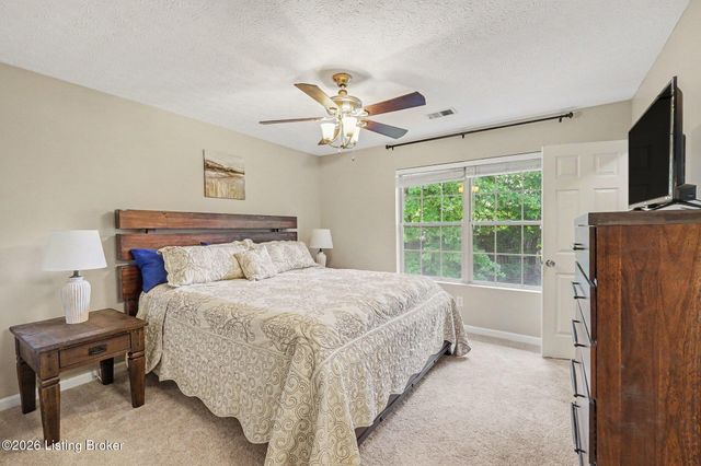 8622 Grand Neptune Dr, Louisville, KY 40228