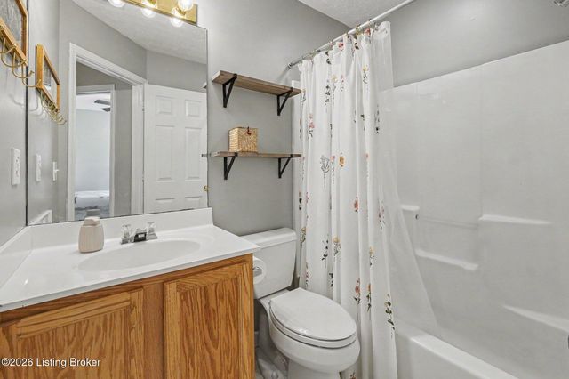 8622 Grand Neptune Dr, Louisville, KY 40228