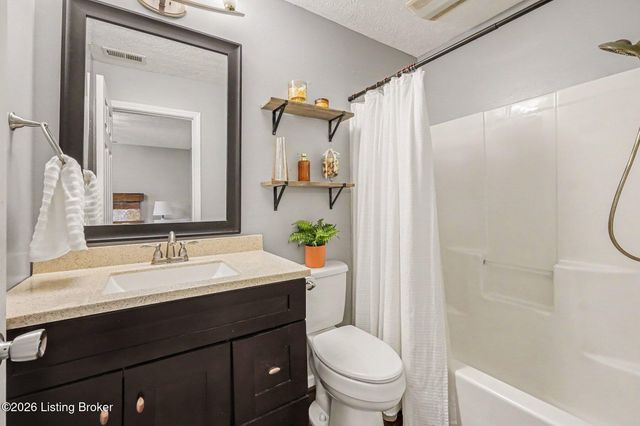 8622 Grand Neptune Dr, Louisville, KY 40228