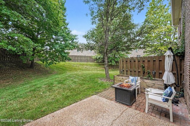 8622 Grand Neptune Dr, Louisville, KY 40228