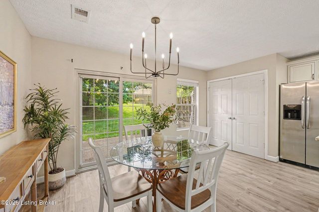 8622 Grand Neptune Dr, Louisville, KY 40228