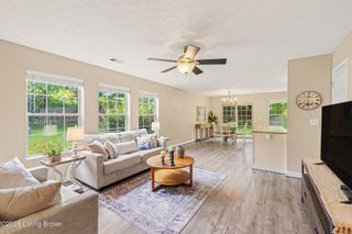 8622 Grand Neptune Dr, Louisville, KY 40228