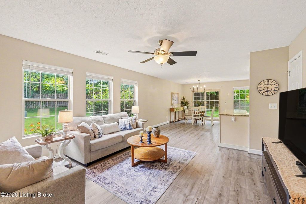 8622 Grand Neptune Dr, Louisville, KY 40228