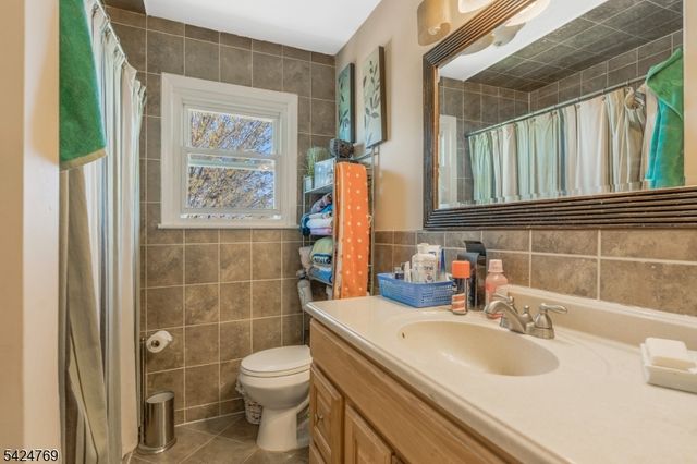 3 Millbrook Rd., Raritan Twp., NJ 08822