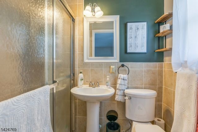 3 Millbrook Rd., Raritan Twp., NJ 08822