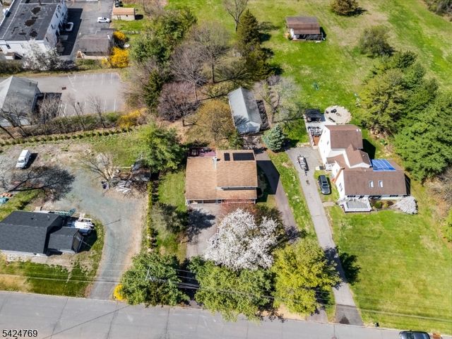 3 Millbrook Rd., Raritan Twp., NJ 08822
