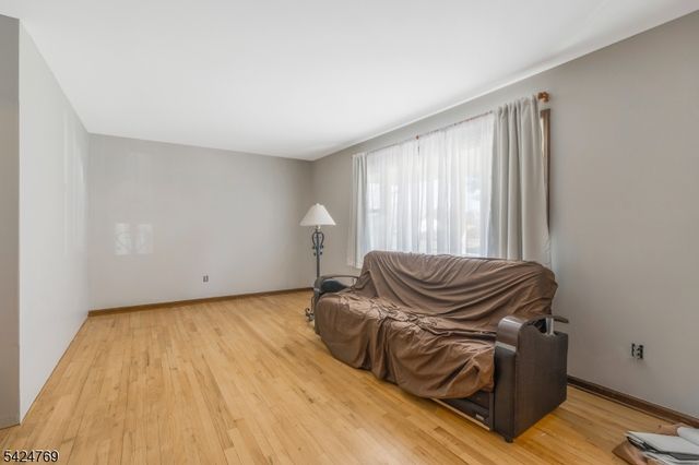 3 Millbrook Rd., Raritan Twp., NJ 08822