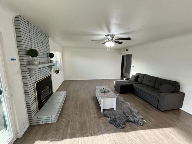 2235 N Backer Avenue, Fresno, CA 93703
