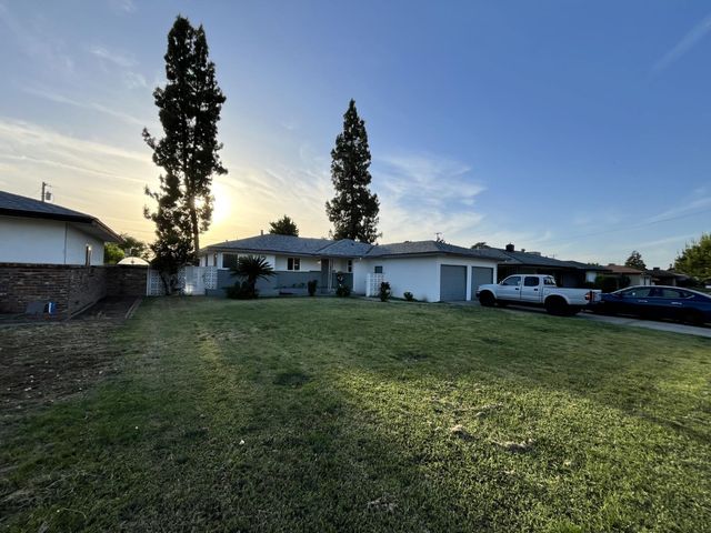2235 N Backer Avenue, Fresno, CA 93703