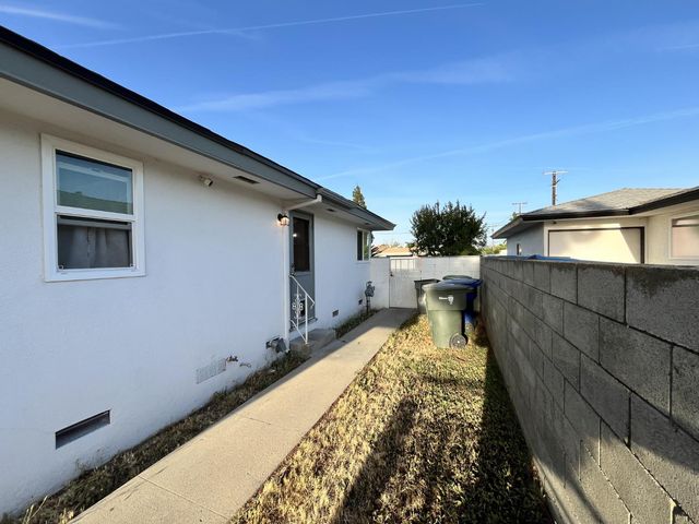 2235 N Backer Avenue, Fresno, CA 93703