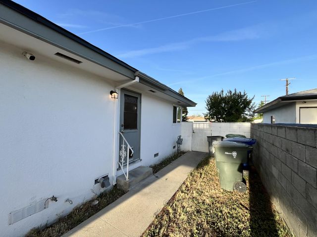 2235 N Backer Avenue, Fresno, CA 93703
