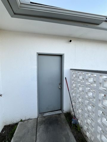2235 N Backer Avenue, Fresno, CA 93703
