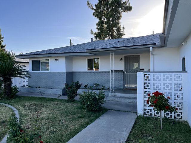 2235 N Backer Avenue, Fresno, CA 93703