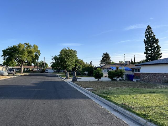 2235 N Backer Avenue, Fresno, CA 93703