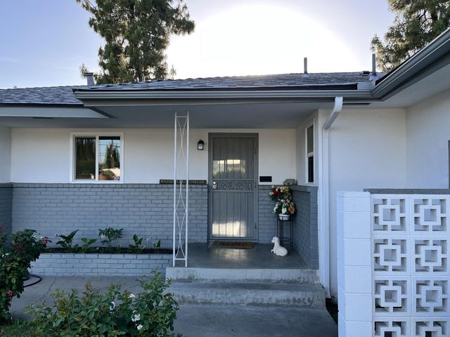 2235 N Backer Avenue, Fresno, CA 93703